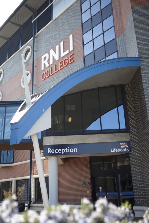 Rnli College Hotel Пул Екстериор снимка